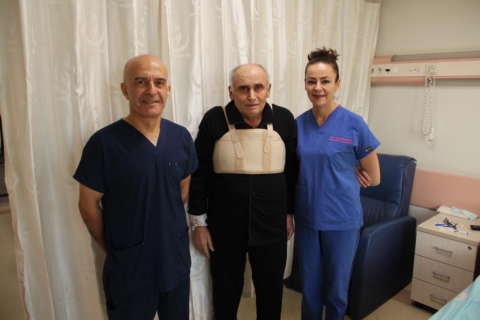 Afyonkarahisar Devlet Hastanesinde İlk Aort Kapak ve Aort Damar Operasyonu Başarıyla Gerçekleştirildi