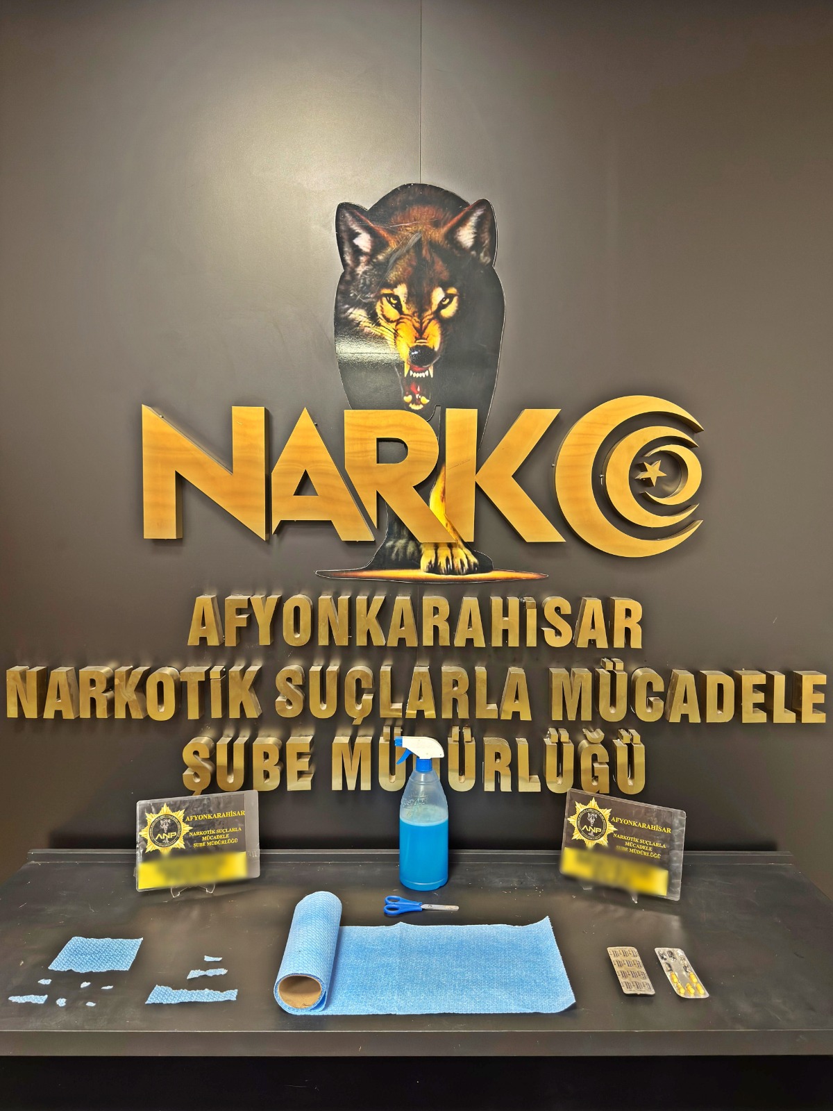 Afyonkarahisar da Sokak Satıcılarına Yönelik Operasyonda 3 Şüpheli Tutuklandı