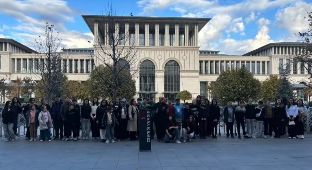 Emirdağ Belediyesi Gençlik Merkezi Öğrencileri Ankara da Dolu Dolu Bir Gün Geçirdi